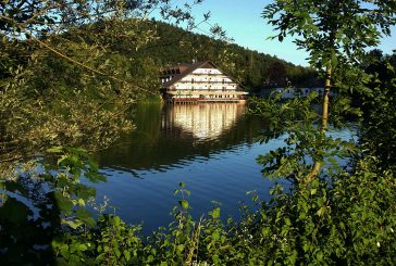 Jezero Črnava – sprehod s psom v okolici Ljubljanje