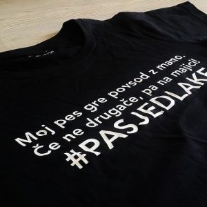 Majica: Moj pes gre povsod z mano, če ne drugače, pa na majici