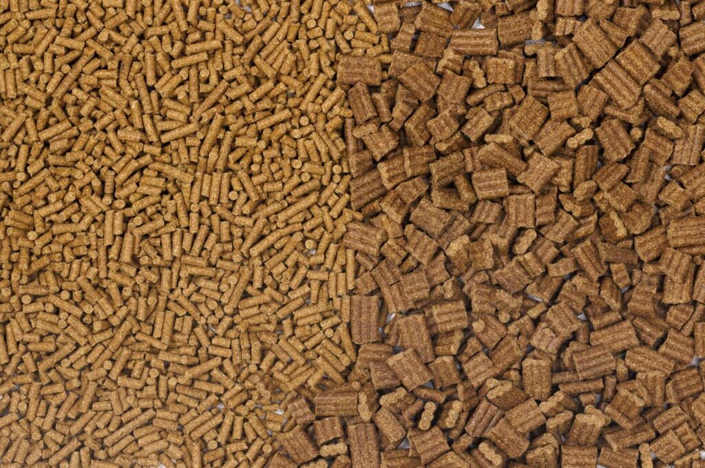 Hladno stiskana hrana za pse v 2 različnih velikostih